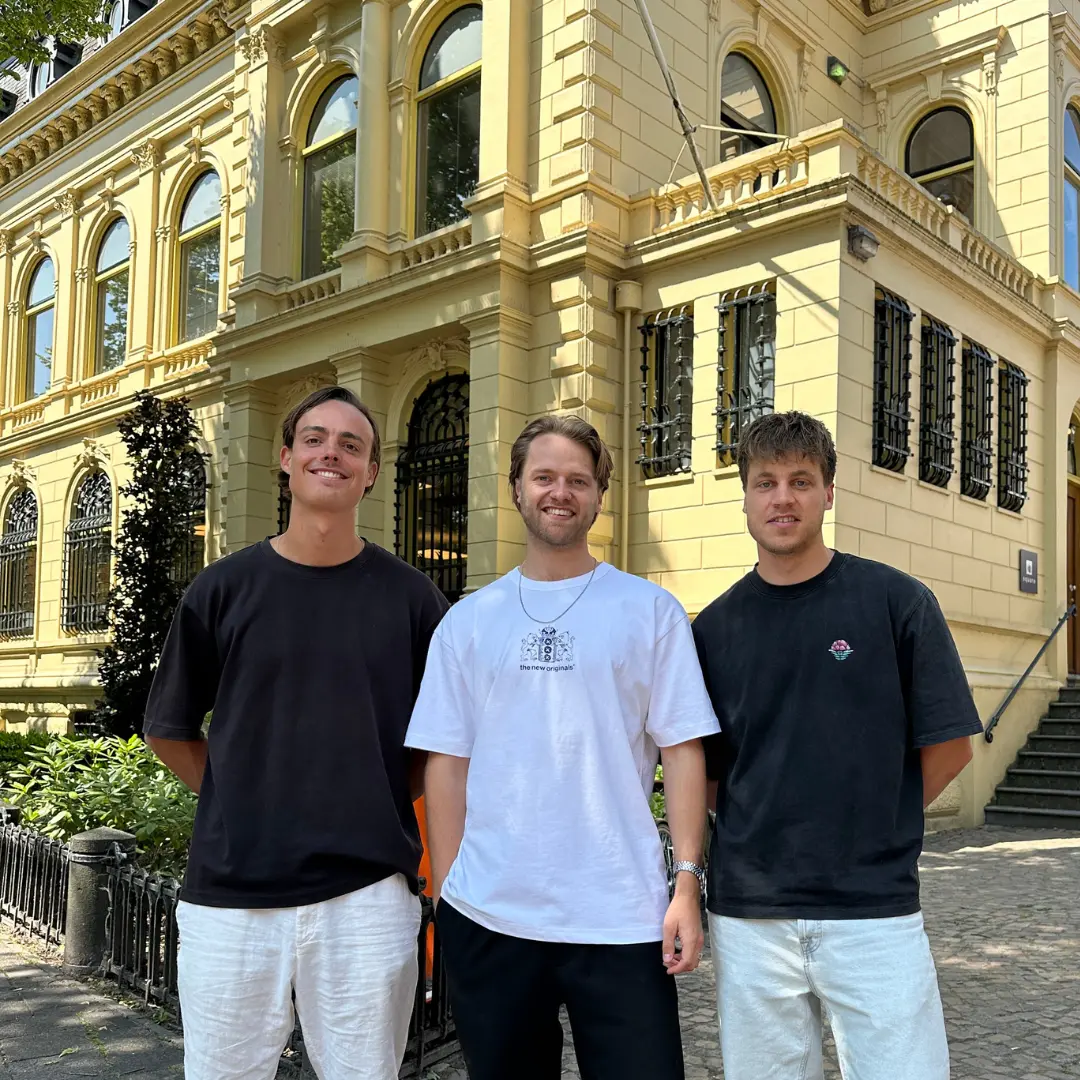 Het BrickFindr-team voor het kantoor in Groningen